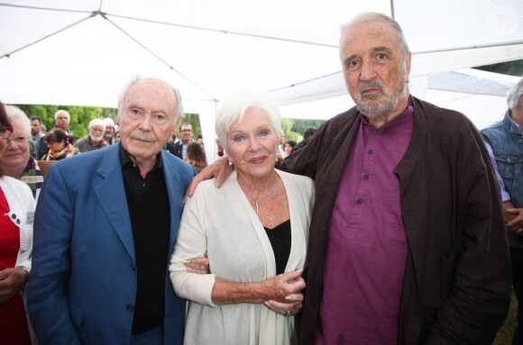 Line Renaud, René De Obaldia et Jean-Claude Carrière en dédicaces lors de la 18e Forêt des livres, à Chanceaux-Près-Loches, le 25 août 2013.
