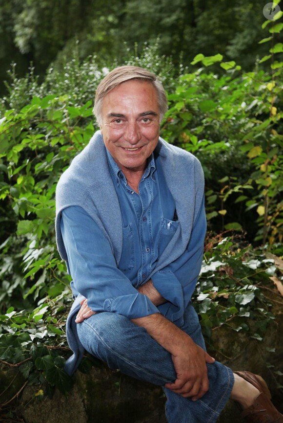 Alain Bougrain-Dubourg en dédicaces lors de la 18e Forêt des livres, à Chanceaux-Près-Loches, le 25 août 2013.