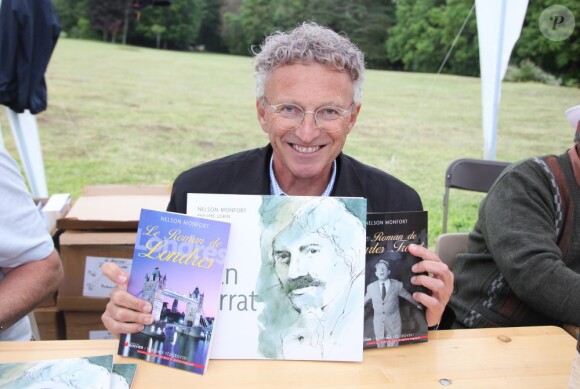 Nelson Montfort en dédicaces lors de la 18e Forêt des livres, à Chanceaux-Près-Loches, le 25 août 2013.