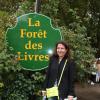 Mazarine Pingeot en dédicaces lors de la 18e Forêt des livres, à Chanceaux-Près-Loches, le 25 août 2013.