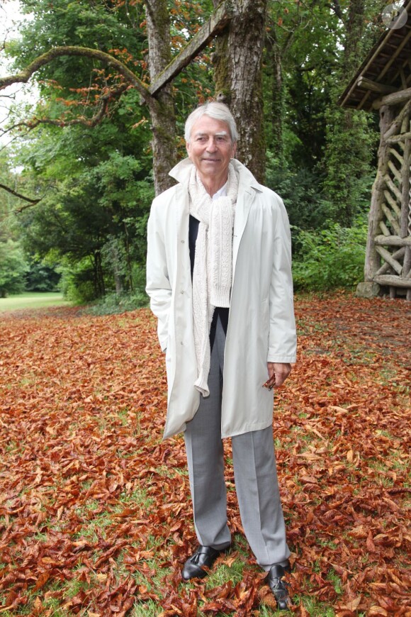 Jean-Claude Narcy en dédicaces lors de la 18e Forêt des livres, à Chanceaux-Près-Loches, le 25 août 2013.