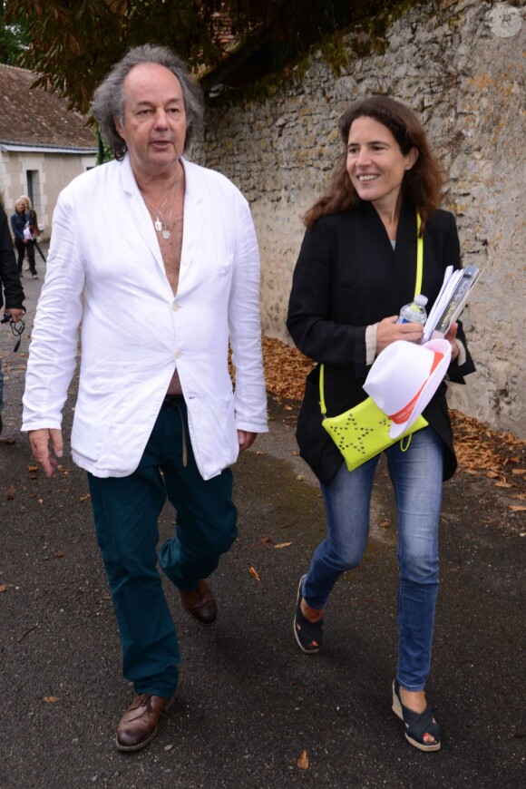 Gonzague Saint-Bris et Mazarine Pingeot en dédicaces lors de la 18e Forêt des livres, à Chanceaux-Près-Loches, le 25 août 2013.