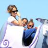 Jennifer Lopez et ses enfants Max et Emme s'amusent à Disneyland à Anaheim, Los Angeles, le 25 août 2013.