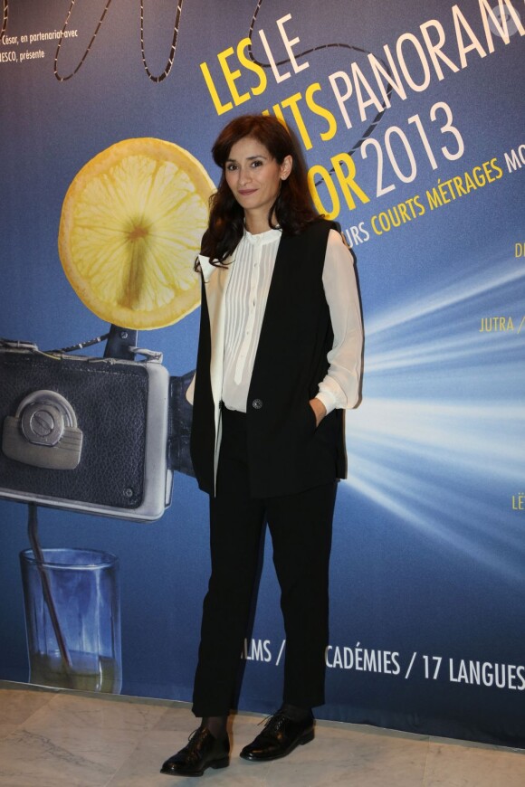 Rachida Brakni, enceinte, pose lors du Diner de gala Les Nuits en Or 2013 - Le Panorama, à l'UNESCO, à Paris, le 17 juin 2013.