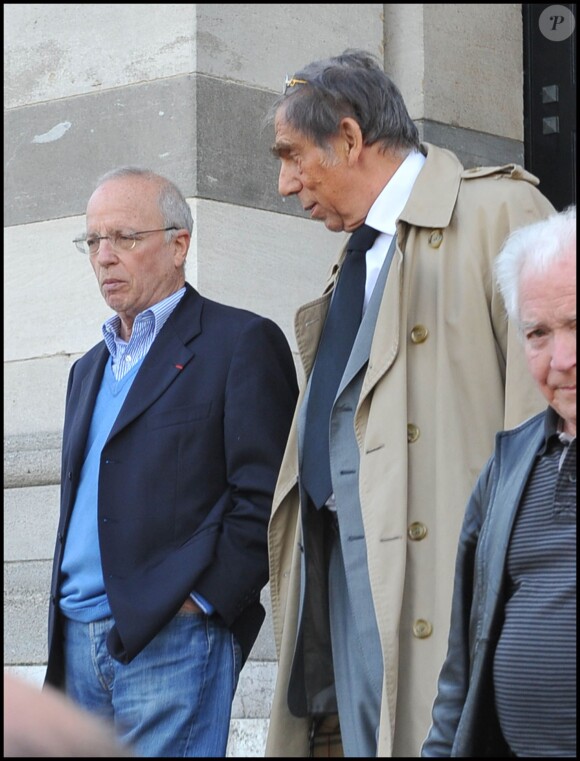 Thierry Roland et Pierre Huth à Paris le 27 octobre 2011. 