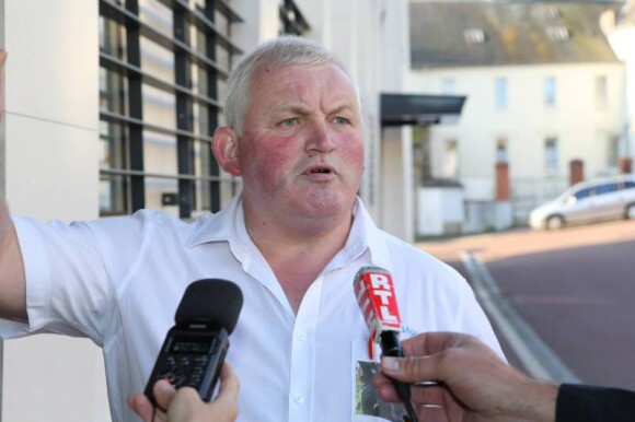 Thierry Olive, interviewé à la sortie du tribunal de Coutances, en Basse-Normandie, le mercredi 28 août 2013.