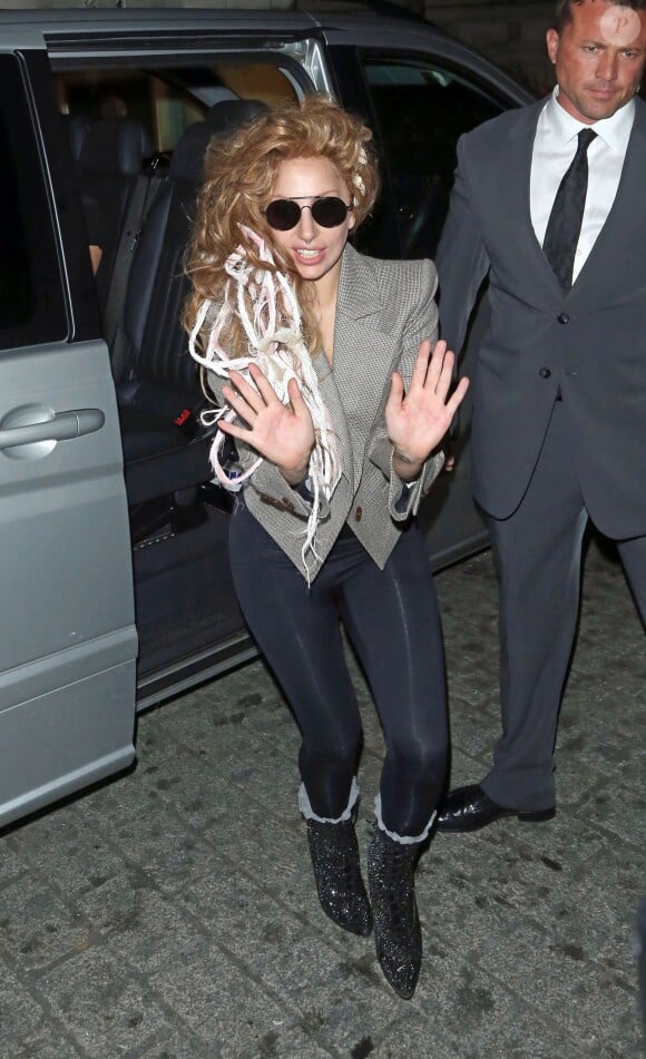 Lady Gaga quitte les studios LH2 après y avoir répété pour son concert à l'iTunes Festival. Londres, le 28 août 2013.