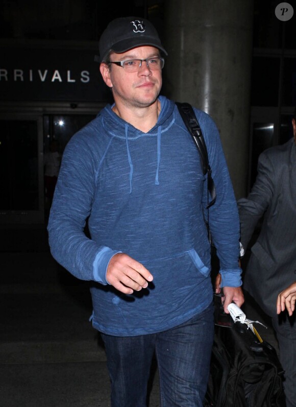 Matt Damon arrive à l'aéroport de Los Angeles, le 27 août 2013.