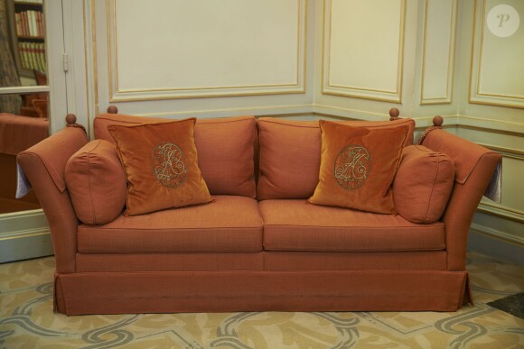 Canapé du salon Marie-Antoinette du Plaza Athénée.