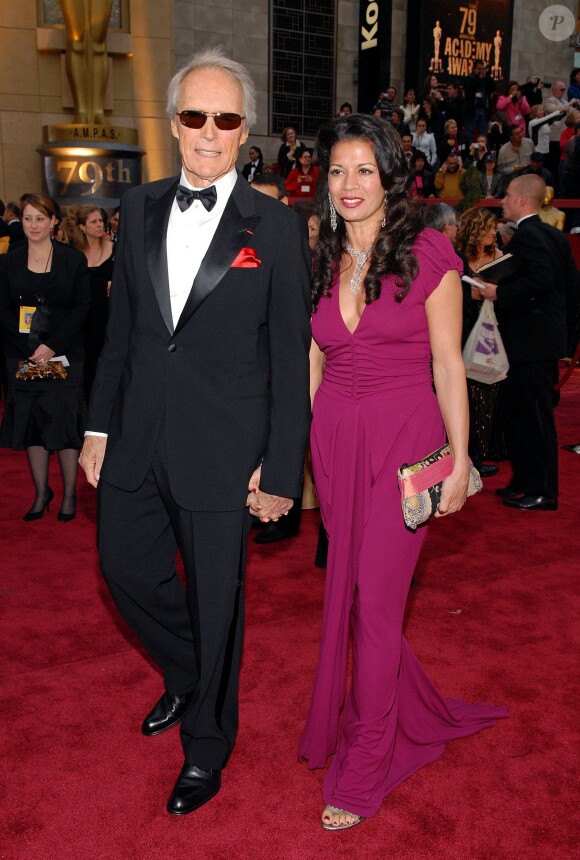Clint Eastwood et Dina à Los Angeles, le 25 février 2005.