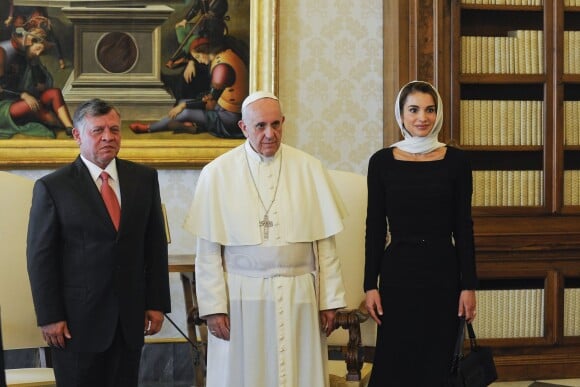 Le roi Abdallah II de Jordanie, accompagné au Vatican par son épouse la reine Rania, était reçu en audience par le pape François le 29 août 2013 pour évoquer ensemble les relations de leurs deux Etats et le travail de paix au Proche-Orient.