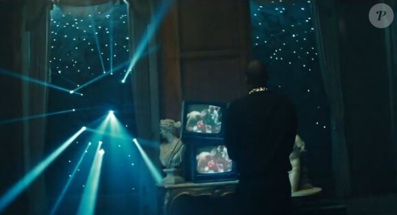 Jay Z, scruté par les flashs dans le clip de Holy Grail, réalisé par Anthony Mandler.