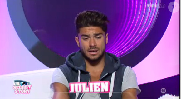 Julien dans la quotidienne de Secret Story 7 sur TF1 le vendredi 30 août 2013