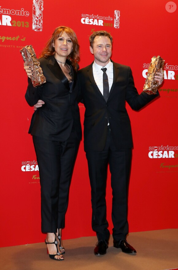 Valérie Benguigui et Guillaume de Tonquédec avec leurs Césars du meilleur second rôle le 22 février 2013