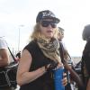 Madonna à l'aéroport de Londres. Le 3 septembre 2013. La chanteuse s'envole certainement pour New york où elle possède sa résidence principale.