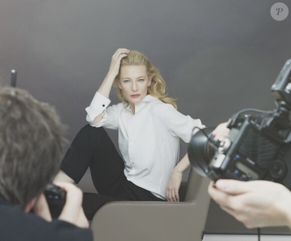 Cate Blanchett pose en égérie pour Armani.