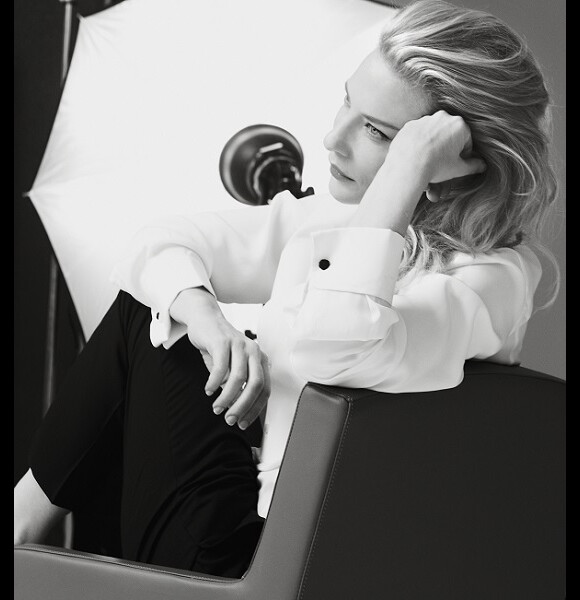 Cate Blanchett pose pour Armani.