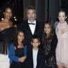 Luc Besson avec sa fille Juliette, sa femme Virginie Silla, et Sateen, Mao et Thalia (enfants qu'il a eus avec Virginie) lors de l'inauguration de la Cité du cinéma le 21 septembre 2012