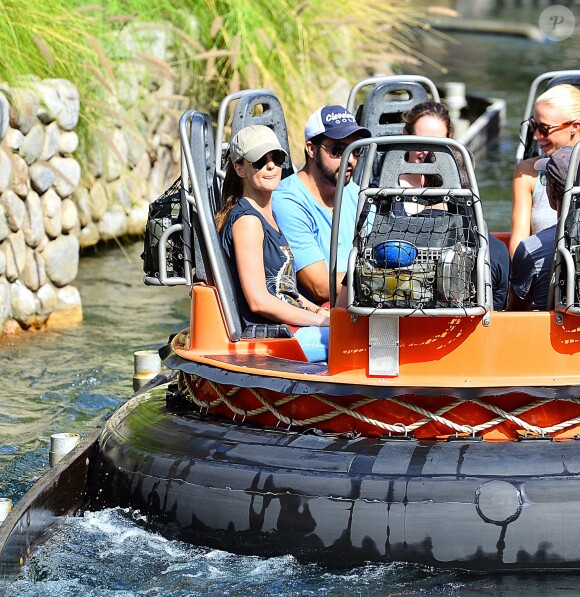 Exclusif - Chris Evans et Minka Kelly à Disneyland à Anaheim, en Californie le 4 septembre 2013.