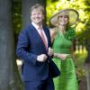 Le roi Willem-Alexander et la reine Maxima des Pays-Bas au palais Het Loo à Apeldoorn le 5 septembre 2013 pour l'inauguration de l'exposition en plein air de Rêves au palais Het Loo - Promenade parmi les rêves pour le roi, créée à partir du Droomboek.