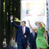 Le roi Willem-Alexander et la reine Maxima des Pays-Bas au palais Het Loo à Apeldoorn le 5 septembre 2013 lors de l'inauguration de l'exposition en plein air de Rêves au palais Het Loo - Promenade parmi les rêves pour le roi, créée à partir du Droomboek.
