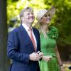Une balade onirique... Le roi Willem-Alexander et la reine Maxima des Pays-Bas au palais Het Loo à Apeldoorn le 5 septembre 2013 pour l'inauguration de l'exposition en plein air de Rêves au palais Het Loo - Promenade parmi les rêves pour le roi, créée à partir du Droomboek.