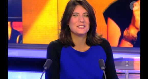 La présentatrice Estelle Denis, sur le plateau de La Semaine des Médias, sur i-Télé. Emission diffusée le dimanche 8 septembre 2013.