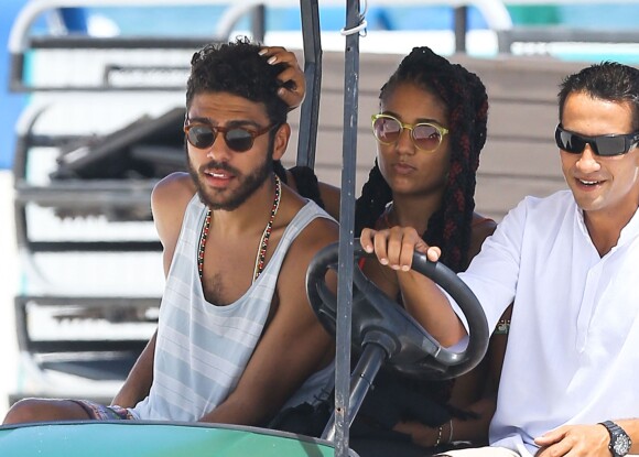 Noah Becker, fils de Boris, et sa petite amie Larissa (Lary) sur une plage de Miami le 6 septembre 2013.
