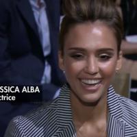 Fashion Week : Jessica Alba, ravissante, applaudit Naomi Campbell
