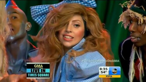 Lady Gaga se fait un trip sur le Magicien d'Oz pour ''Applause''