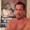 Arnold Schwarzenegger prend la pose comme Wladimir Klitschko sur Twitter - septembre 2013.