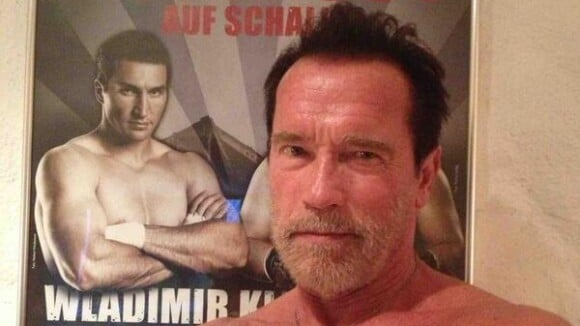 Arnold Schwarzenegger : Torse nu pour un duel avec le fiancé d'Hayden Panettiere