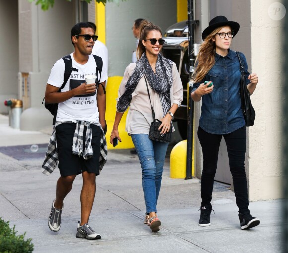 Jessica Alba et des amis à New York, le 10 septembre 2013.