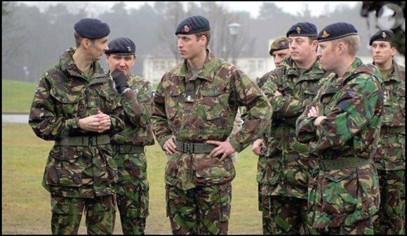 Le prince William au début de sa carrière militaire, en décembre 2007 en Allemagne.