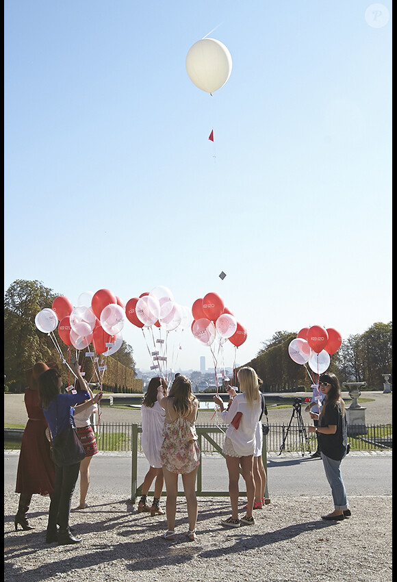 Images du lâcher de ballons de Kenzo, marquant la sortie du parfum Flower in the Air. Paris, le 5 septembre 2013.
