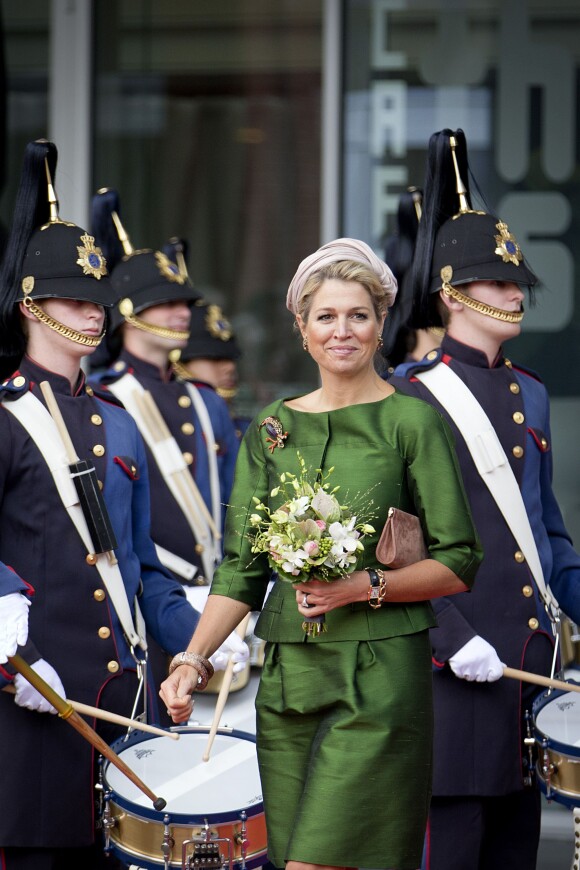 La reine Maxima des Pays-Bas, en vert à nouveau, inaugurait le 13 septembre 2013 à Leeuwarden les nouveaux locaux du Musée frison (Fries Museum).