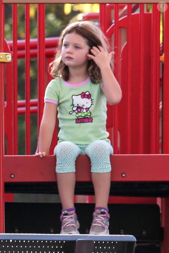 Dolly, fille de Rebecca Romijn, s'amusant dans un parc de Malibu le samedi 14 septembre 2013.