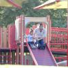 Les enfants de Jennifer Lopez, Max et Emme et ceux de Rebecca Romijn, Dolly et Charlie, s'amusant dans un parc de Malibu le samedi 14 septembre 2013.