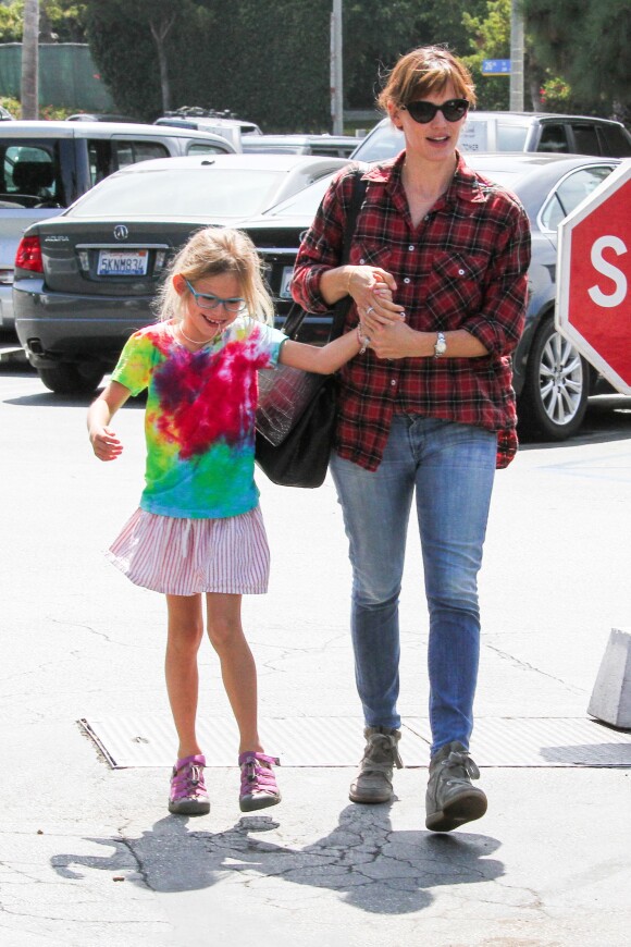 Jennifer Garner et sa fille aînée Violet, à Brentwood le 14 septembre 2013