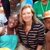 Exclusif - La première dame de France, Valérie Trierweiler, accompagne près de 5000 enfants parisiens à Cabourg dans le cadre de "La journée des oubliés des vacances", organisée par le Secours Populaire, le 28 août 2013