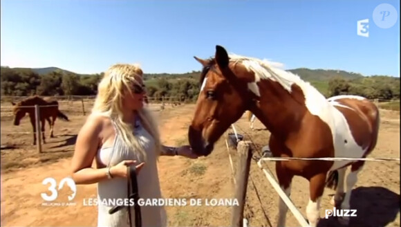 Loana près de son cheval dans 30 Millions d'amis le 14 septembre 2013 sur France 3