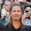 Brad Pitt les cheveux longs lors de l'avant-première du film "World War Z" à New York le 17 juin 2013