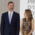 Le prince Felipe et la princesse Letizia d'Espagne, complices, remettaient le 16 septembre 2013 à Valence les Prix nationaux de l'Innovation et du Design.
