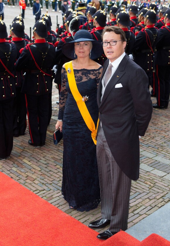 Le prince Constantijn et la princesse Laurentien aux célébrations du Prinsjesdag, le 17 septembre 2013 à La Haye. Le roi Willem-Alexander des Pays-Bas, entouré de son épouse la reine Maxima, de son frère le prince Constantijn et de sa belle-soeur la princesse Laurentien, accomplissait pour la première fois au Binnenhof, sur le Trône de la Salle des Chevaliers, le rituel marquant l'ouverture de l'année politique, avant de rallier le palais Noordeinde pour saluer la foule de ses sujets.