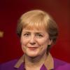 Une nouvelle statue de cire de la chancelière allemande Angela Merkel a fait son entrée au musée Madame Tussauds à Berlin, le 19 septembre 2013.