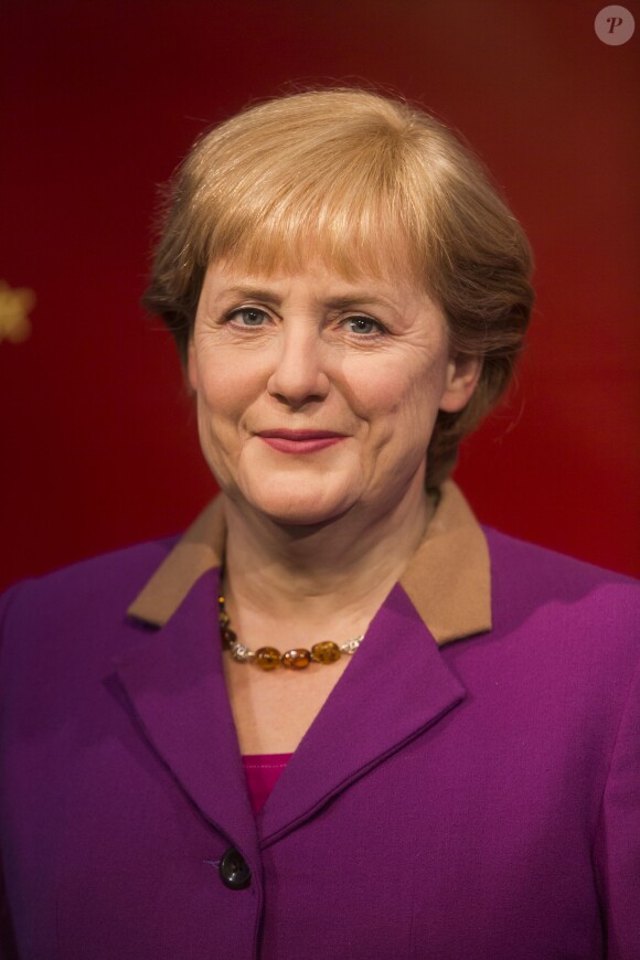 Une nouvelle statue de cire de la chancelière allemande Angela Merkel a fait son entrée au musée Madame Tussauds à Berlin, le 19 septembre 2013.