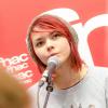 La gagnante de Nouvelle Star Sophie-Tith lors de son showcase à la FNAC à Annemasse, dans le sud de la France, le 18 septembre 2013