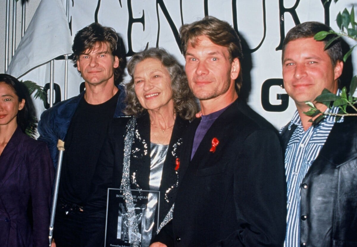 Photo : Patrick Swayze entouré de sa mère et de son frère Don à Los