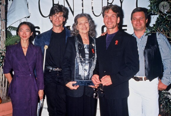 Patrick Swayze entouré de sa famille en octobre 1995.