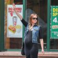 Exclusif - Kaylee DeFer, enceinte, dans les rues de New York, le 23 mai 2013.